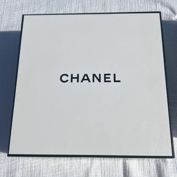 Chanel box.🖤 - Picture 4 of 16